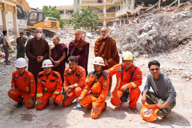 NHỮNG MÓN QUÀ NGHĨA TÌNH ĐẦU TIÊN CỦA CHƯ TĂNG VÀ PHẬT TỬ CHÙA LONG HƯNG – HÀ NỘI ĐÃ ĐẾN VỚI MYANMAR